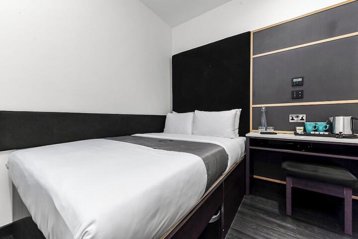 Room 9 of 37