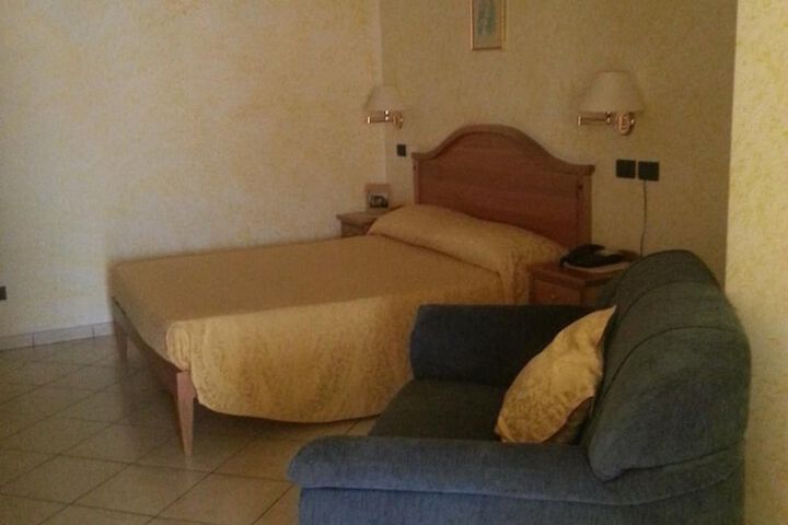 Room 17 of 48