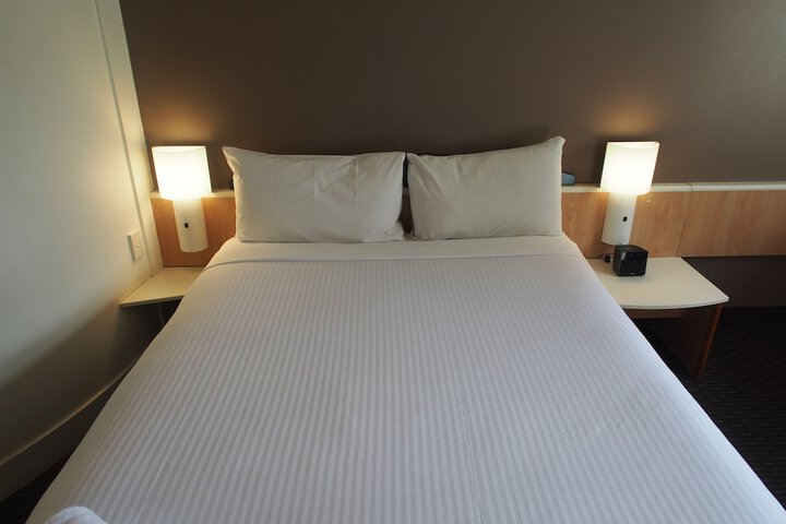 Room 13 of 33