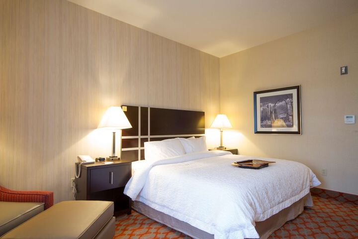 1 King Bed (4 of 13)