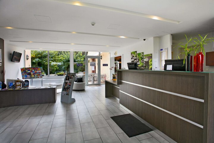 Entrance & Lobby