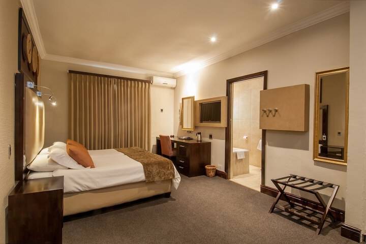 Room 14 of 26