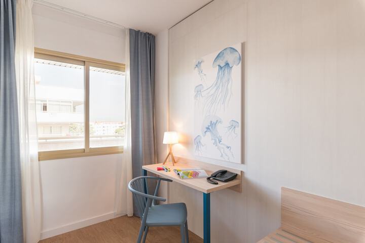 Room 27 of 90
