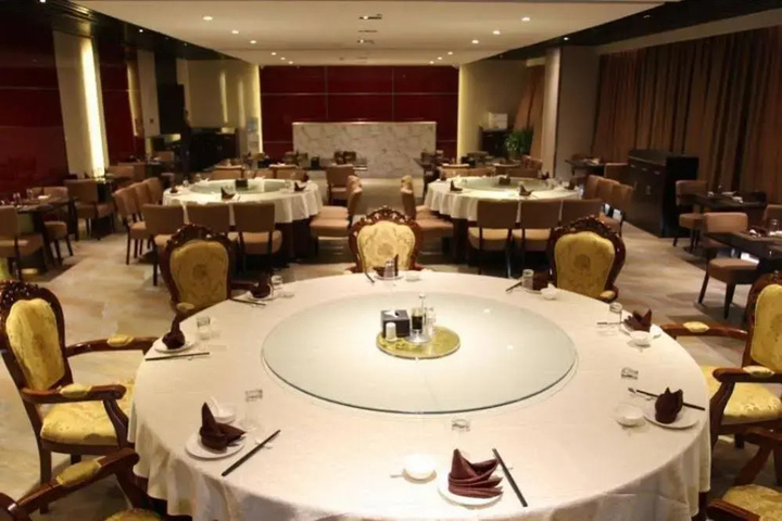 Dining 15 of 19