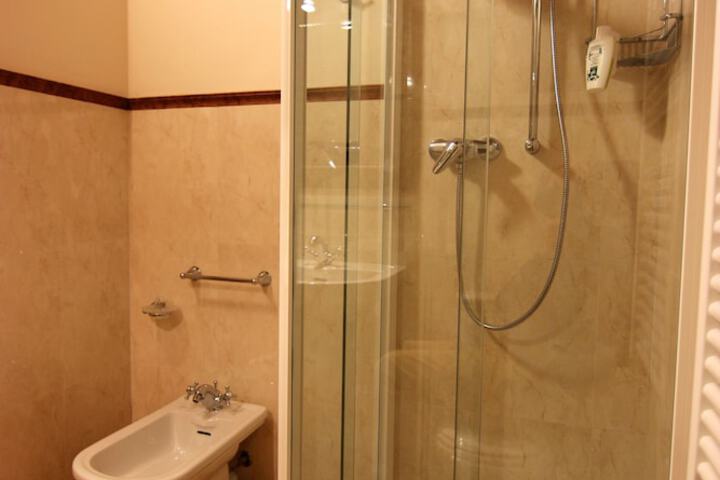 Room 104 of 175