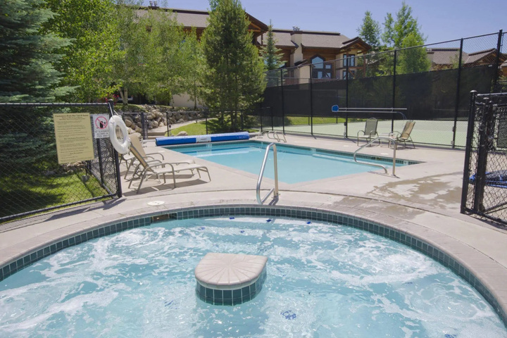 Hotel with Pool