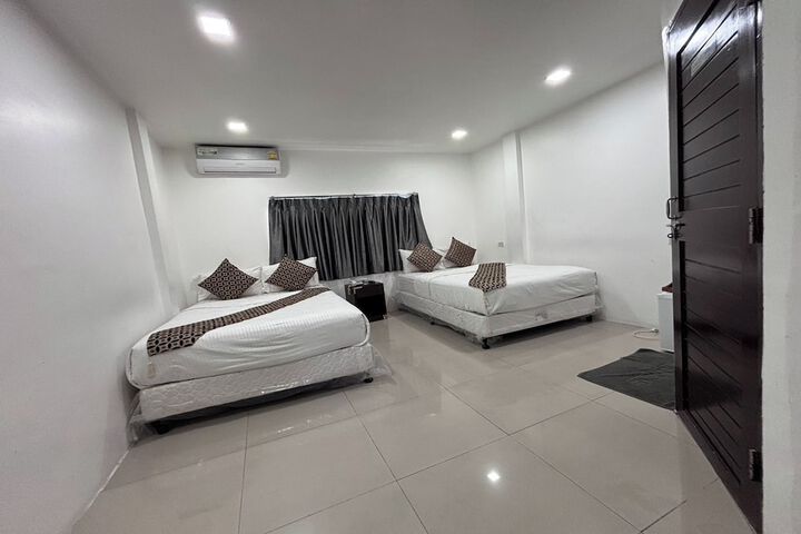 Room 16 of 44