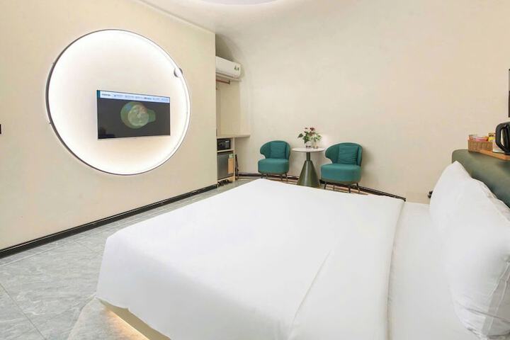 Room 14 of 63