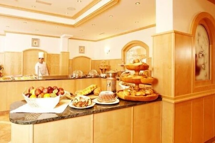 Breakfast/Coffee Service 30 of 46