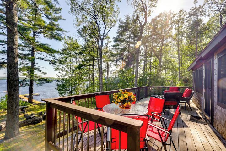Waterfront Maine Vacation Rental w / Private Dock