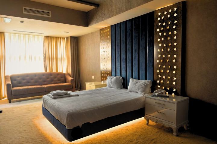Room 10 of 16