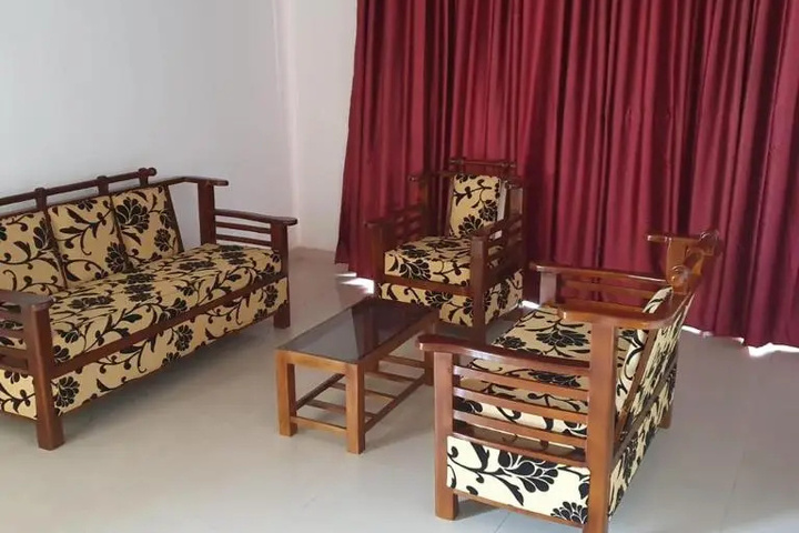 Room 4 of 9