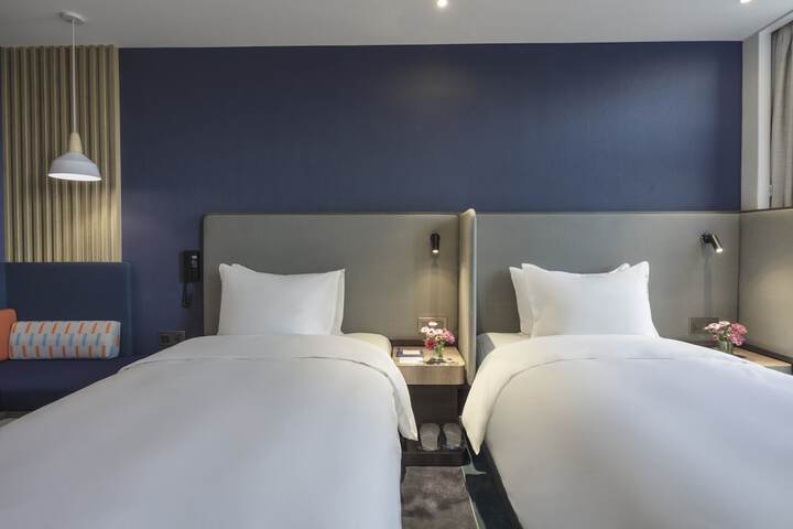 Room 6 of 20