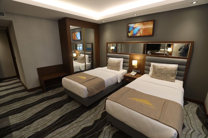 Room 6 of 50