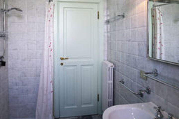 Room 20 of 105