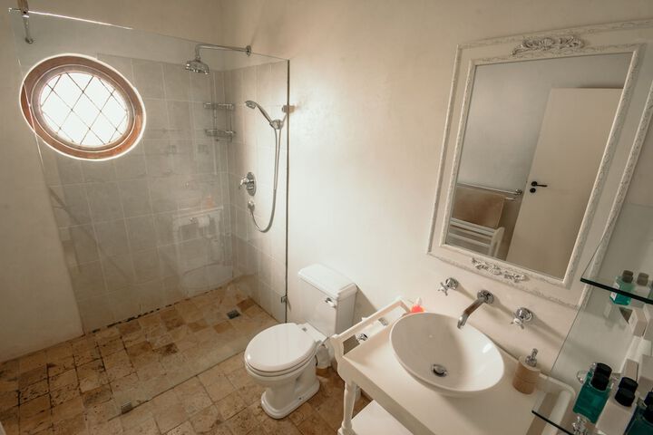 Room 170 of 231