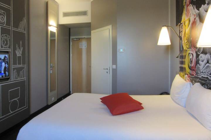 Room 8 of 53
