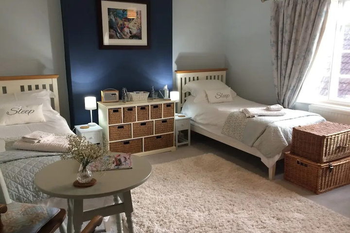 Room 4 of 13