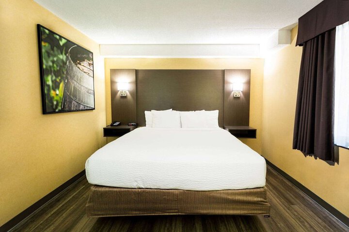 Room 12 of 32
