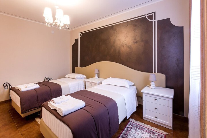 Room 6 of 31