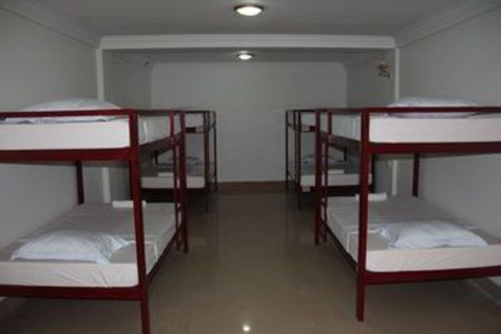 Room 33 of 68