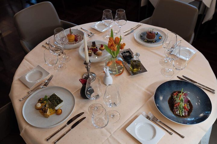 Dining 42 of 100