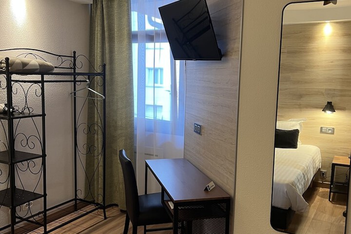 Room 4 of 51