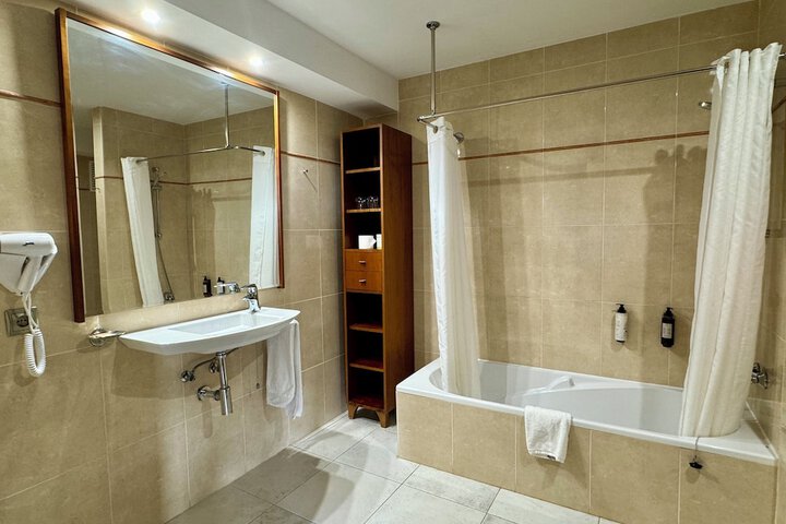 Room 62 of 115