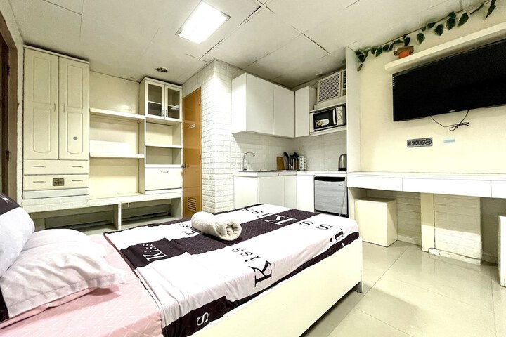 Room 7 of 24