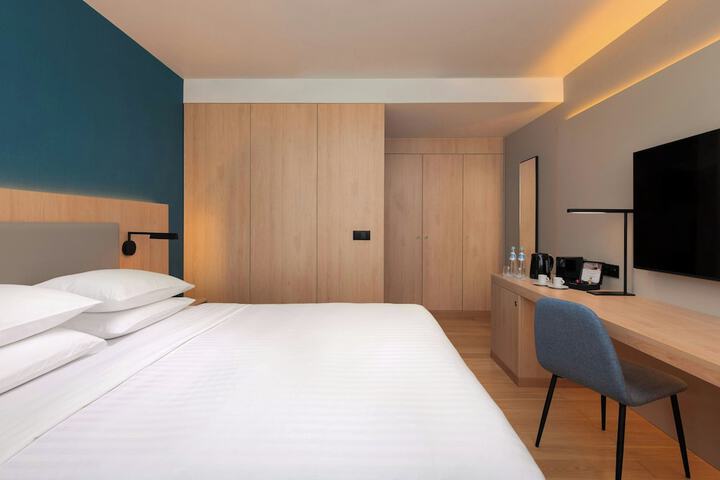 Room 6 of 45