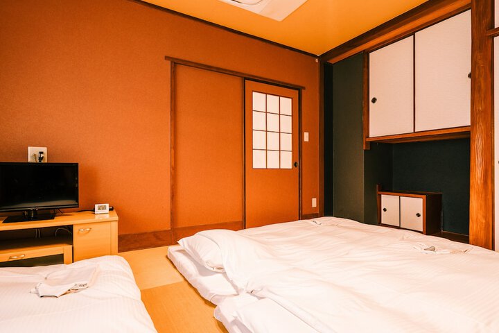 Room 28 of 97