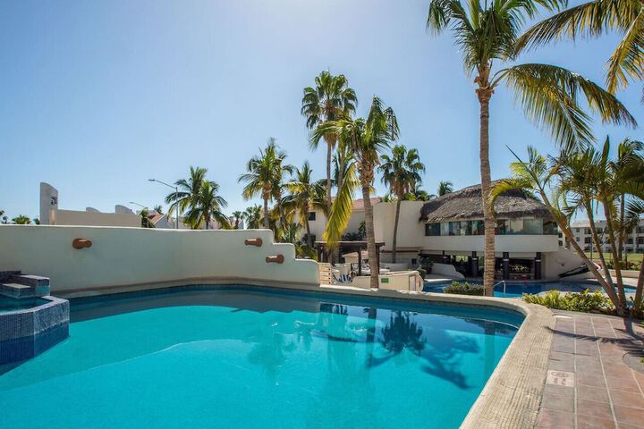 Hotel Pool