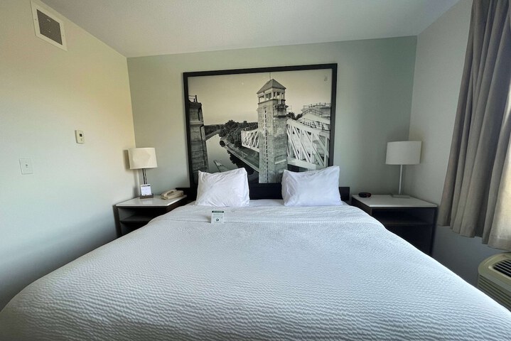 1 King Bed Mobility Accessible (10 of 34)
