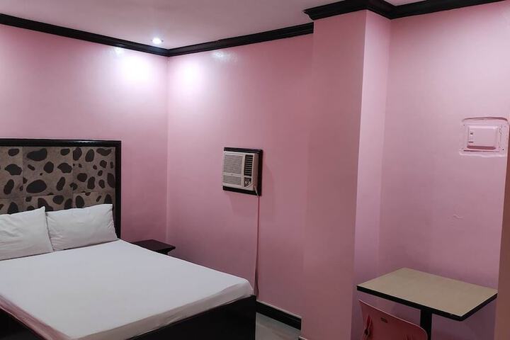 Room 7 of 10