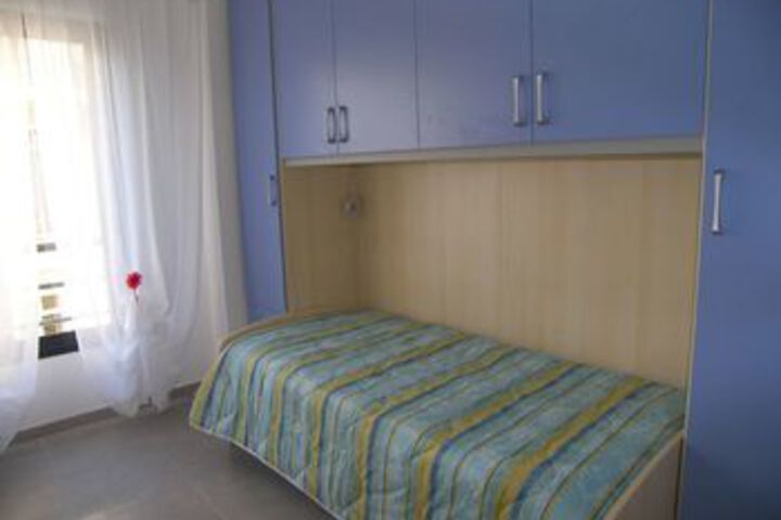 Room 16 of 27