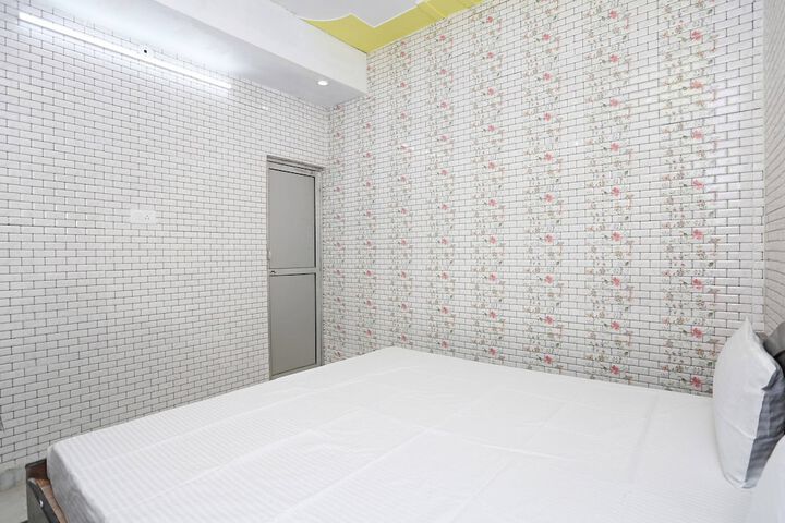 Room 11 of 22