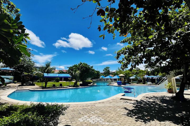 Hotel Pool