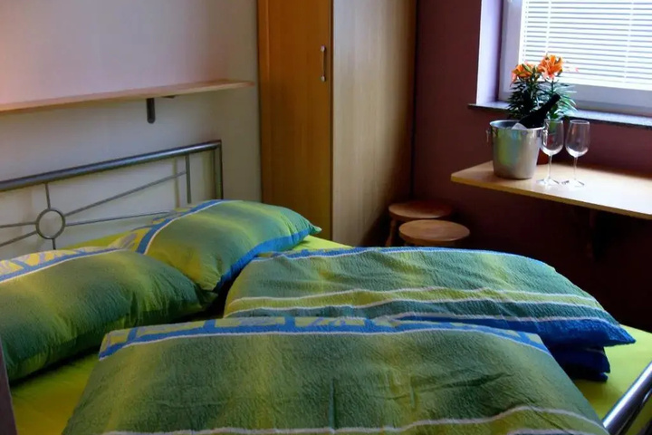 Room 4 of 15
