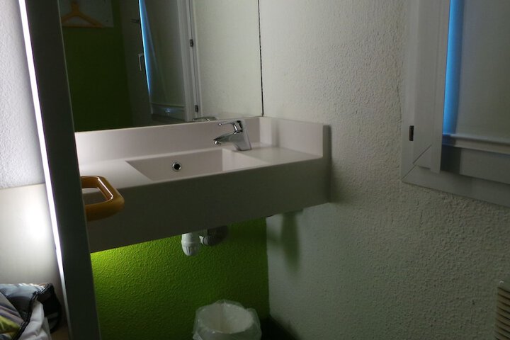 Room 5 of 18