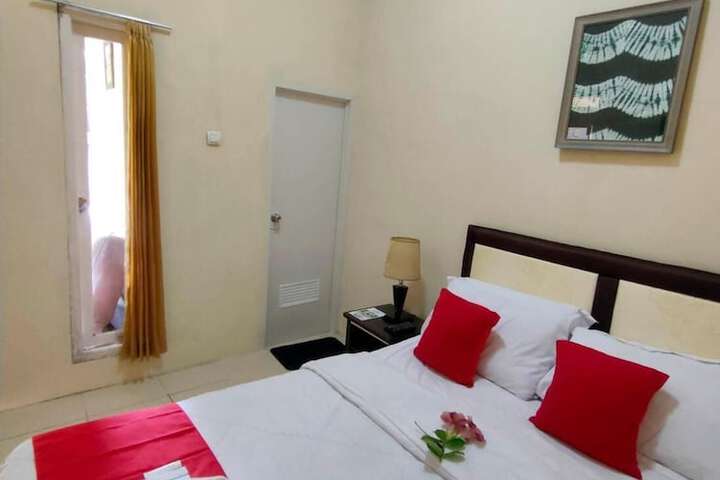 Beautiful and Central Double Room With Ac and Wifi in Bogor