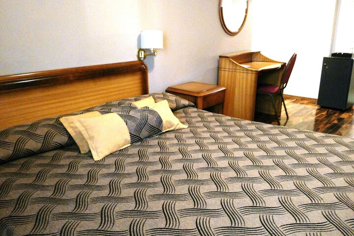 Room 10 of 36