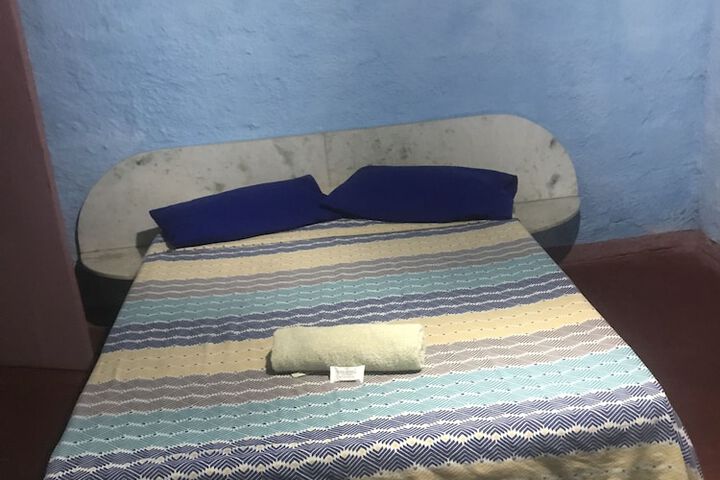 Room 6 of 25