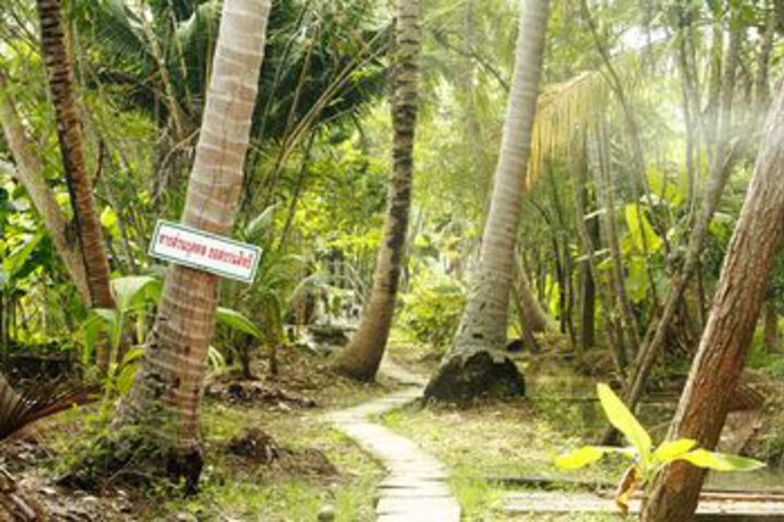 Baan LoyLom SuanAmphawa