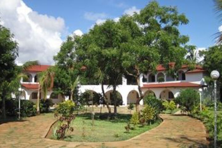Hotel Exterior 2 of 15