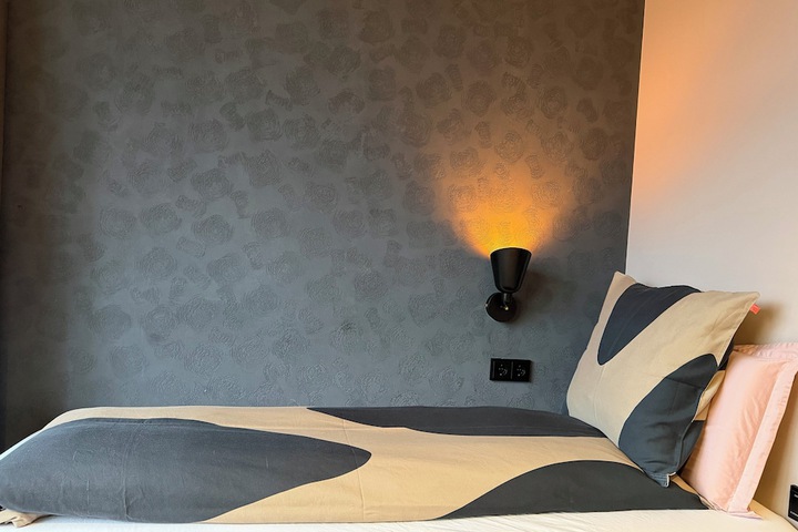 Room 33 of 76