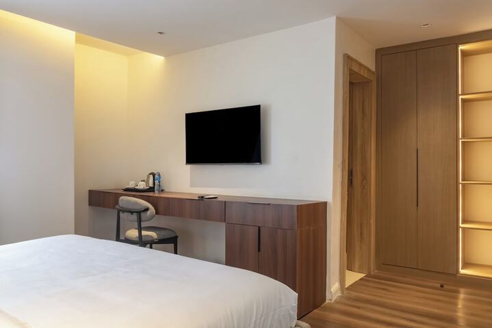 Room 12 of 34