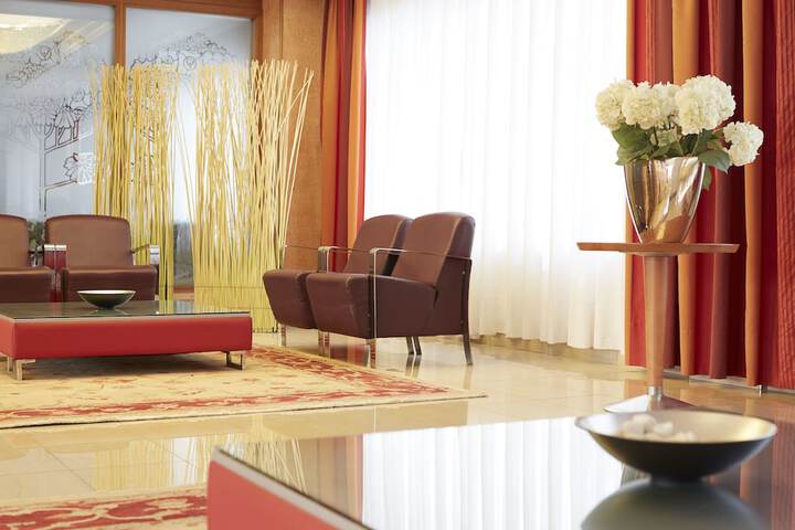 Entrance & Lobby
