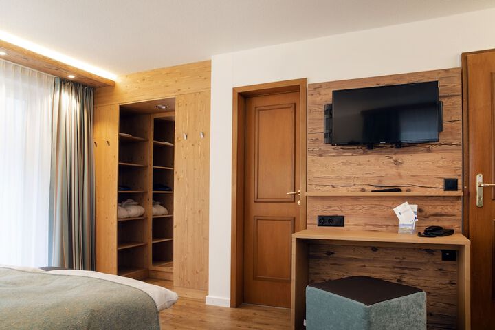Room 12 of 117