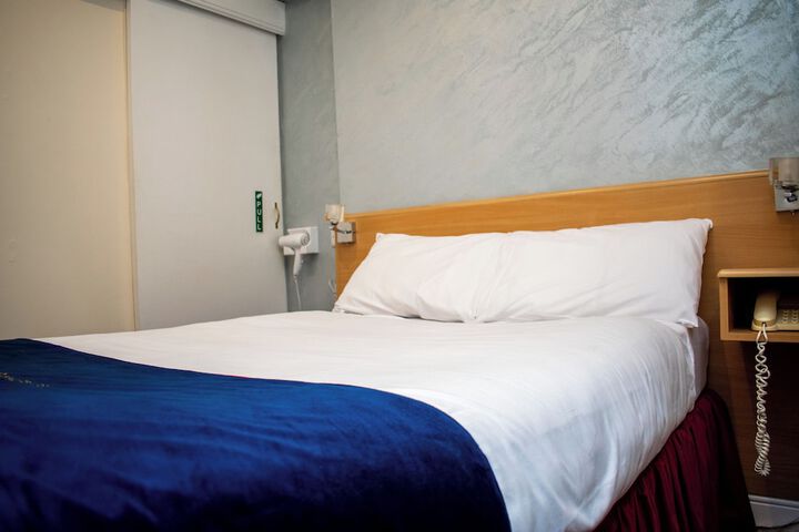 Room 32 of 157