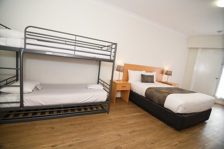 Room 6 of 38